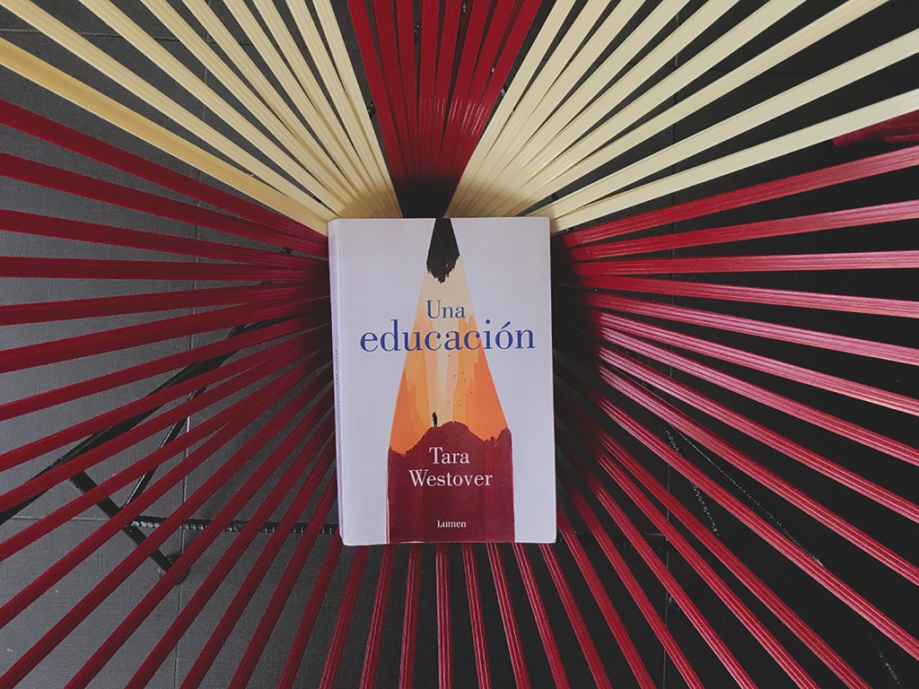 Portada del libro Una educación de Tara Westover.